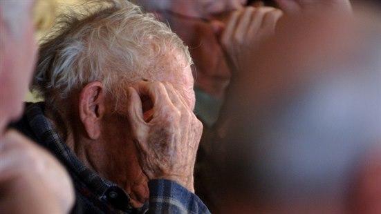 eldre mann, deprimert, trist.jpg