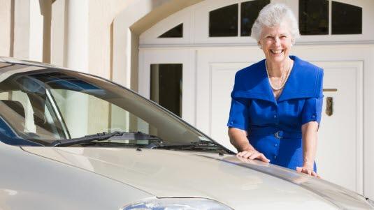 bestemor, bil, eldre, dame.jpg