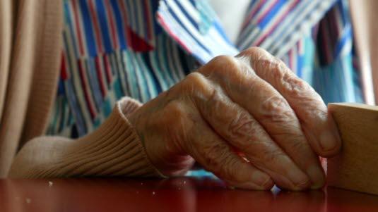 Eldre dame - hånd