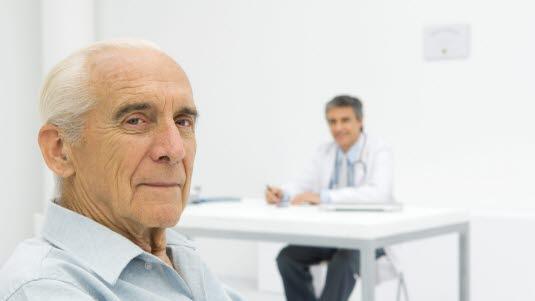 pasient, lege, eldre, mann.jpg