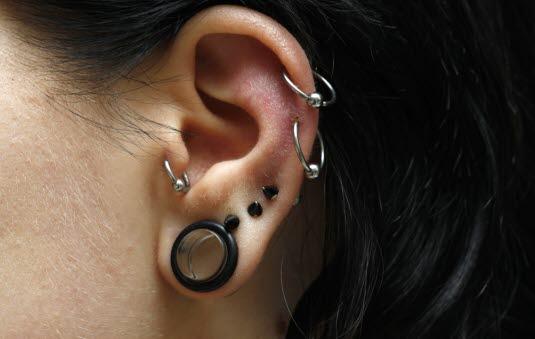 Piercing i øret Piercing i øret