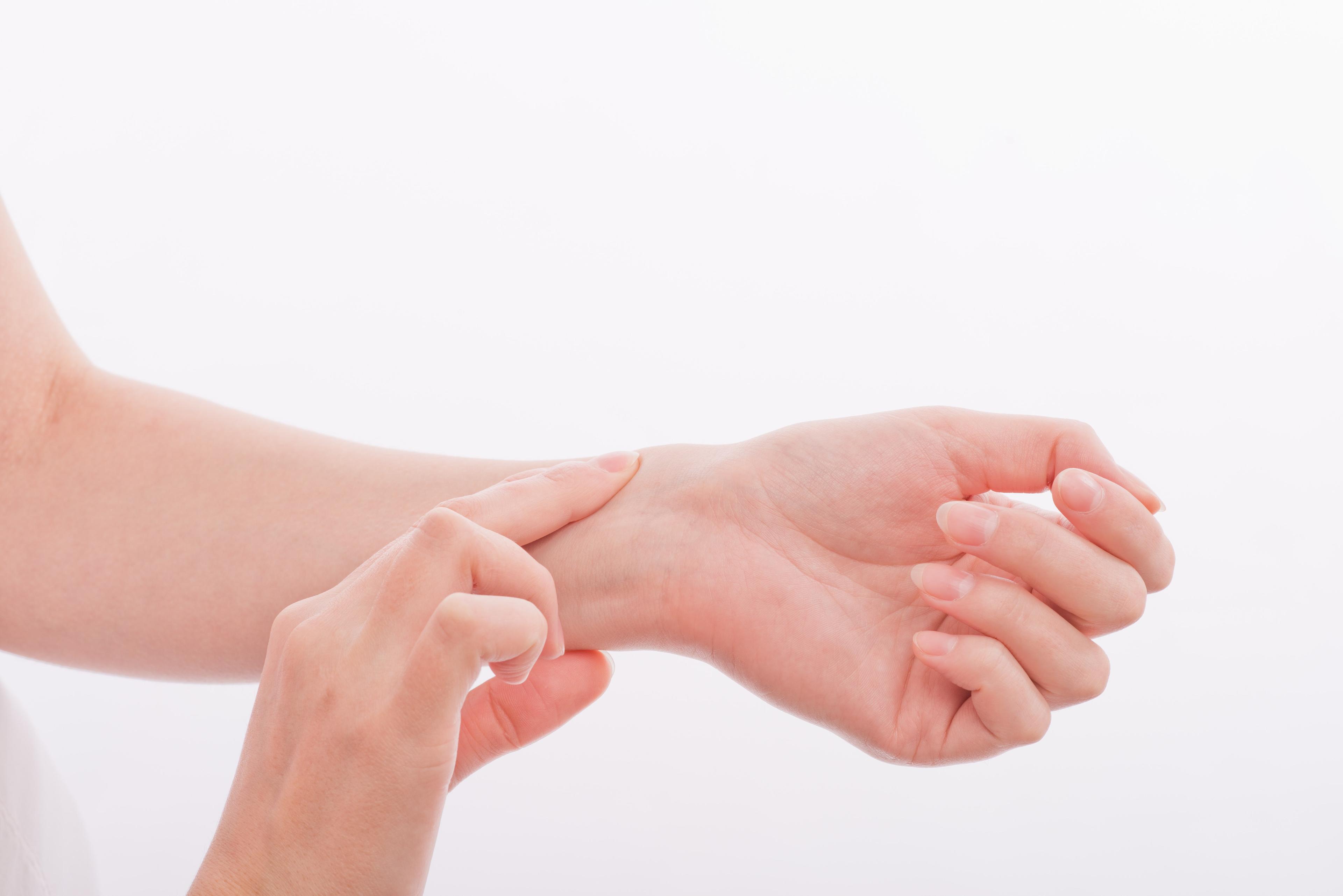 Radialispulsen Viser hvordan man plasserer fingre på håndledd for å telle pulsen