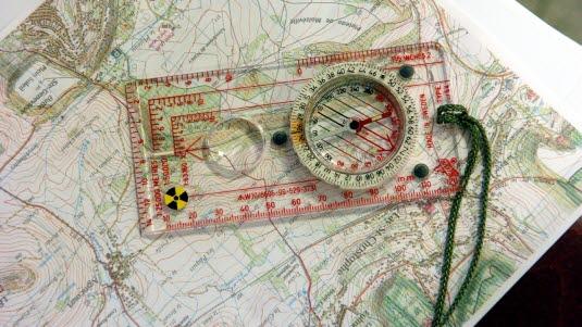 orienteringskart og kompass