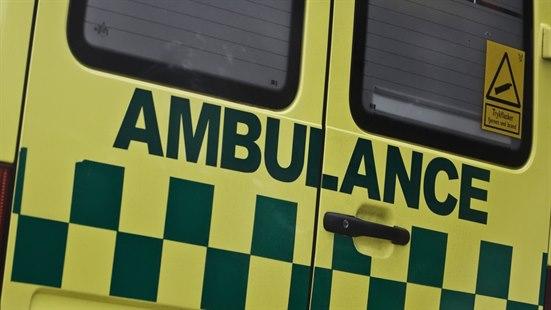 ambulanse.jpg Nærbilde av bakdørene på en ambulanse
