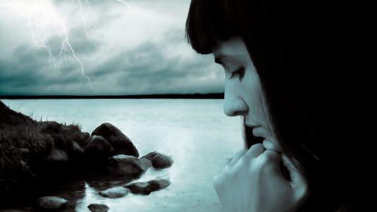 Kvinne, trist, frykt.jpg